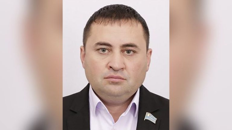 Pro-Putin regional politician found dead outside his house