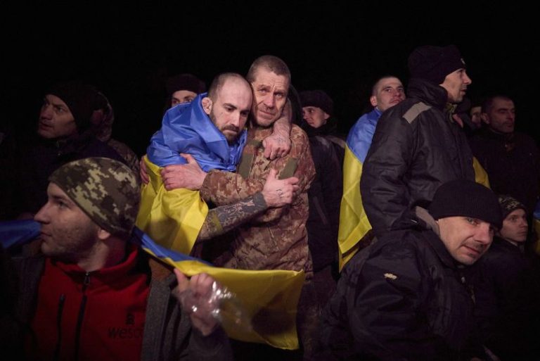 Ukraine and Russia carry out largest prisoner exchange since beginning of the war