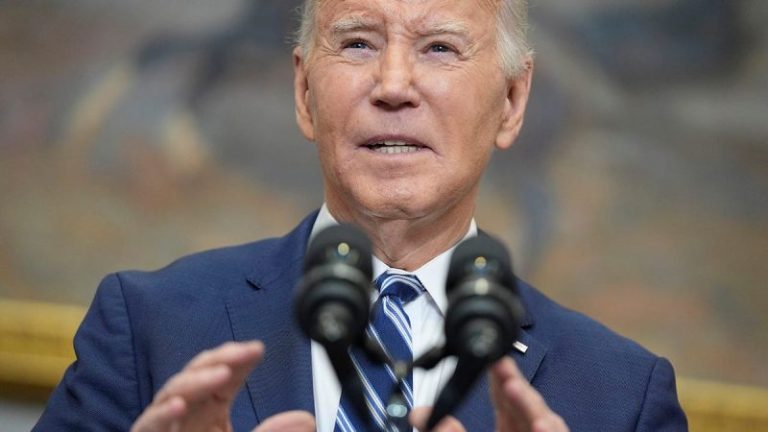 Biden, after Navalny’s death, says ‘no doubt’ that ‘Putin and his thugs’ were behind it