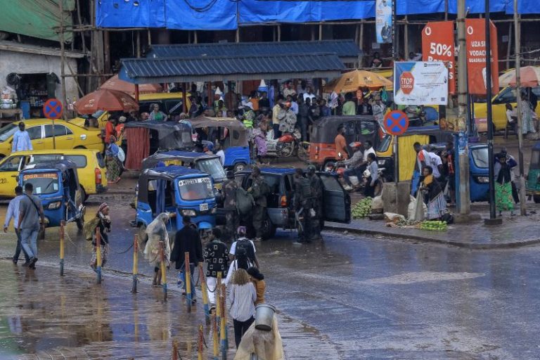 Rebels in DR Congo advance on second major city as residents report looting